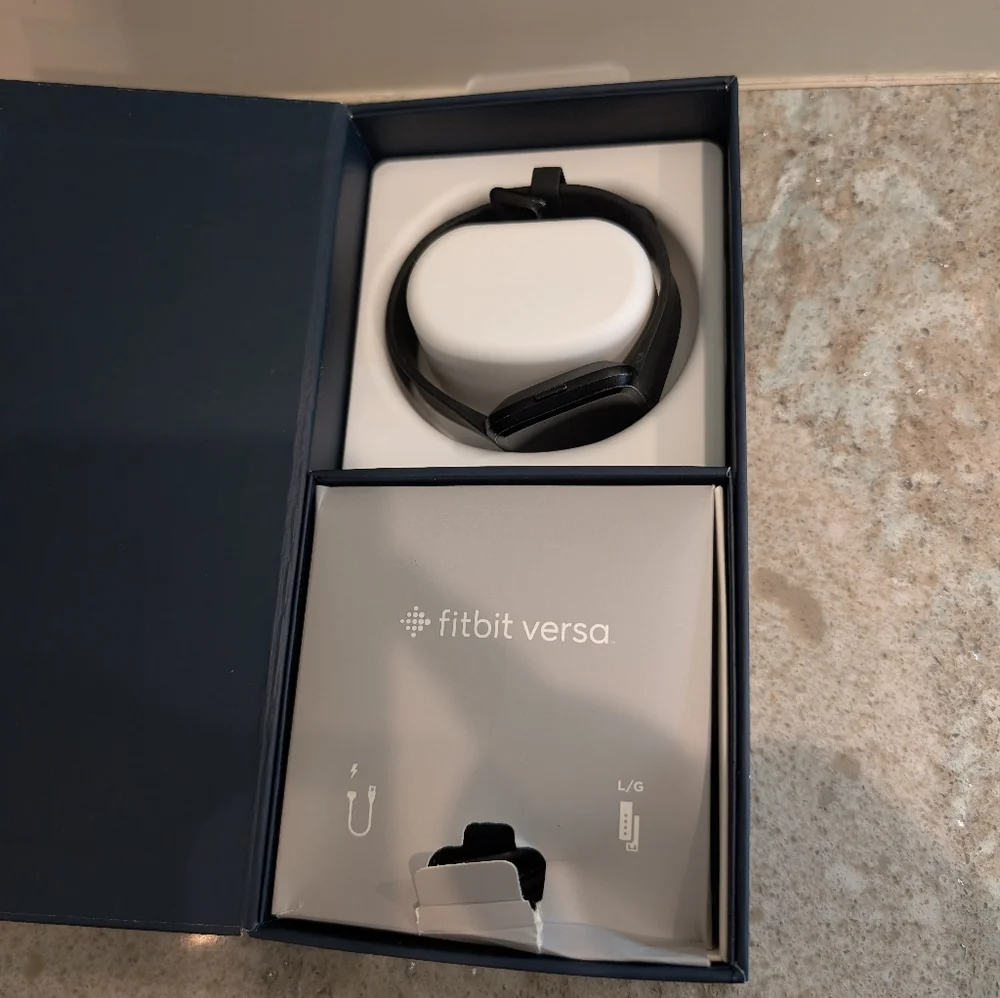 Fitbit Versa FB504 Smartwatch - Black - Small & Large Wristbands - Pre-owned